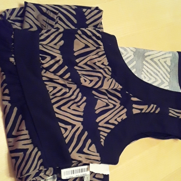 Liz Lange for Target XS Maternity Top - Picture 7 of 8